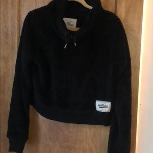 Sherpa Hollister Crop Sweater